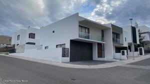 Casa de 3 habitaciones, El Marqués · Casa con Roof Garden, Estudio, 3 Recámaras - Venta. Zibatá