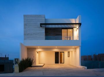 Casa · 210m² · 3 Recámaras · 2 Estacionamientos · Casa en Venta en Privada Cima Azul