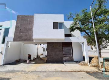 Casa · 247m² · 3 Recámaras · 2 Estacionamientos · Casa en Venta Cumbres de Santiago Zona Carretera Nacional Santiago