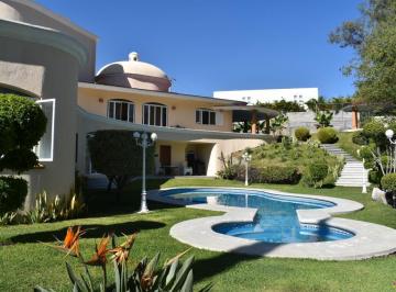 Casa · 1600m² · 4 Recámaras · 2 Estacionamientos · Casa - Emiliano Zapata
