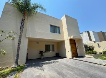 Casa de 4 habitaciones, Zapopan · Casa en Venta en Exclusico Residencial Los Sueños