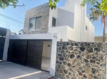 FACHADA PRINCIPAL · Casa Seminueva en Renta en Privada con Control de Acceso, Ampliación Chapultepec, Cuernavaca