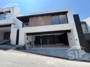 Casa · 390m² · 3 Recámaras · 3 Estacionamientos · Casa en Venta Castaños del Vergel - Zona Sur Monterrey