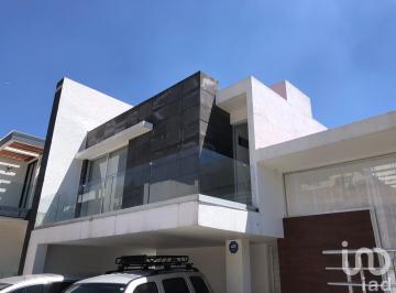 Casa · 531m² · 4 Recámaras · 3 Estacionamientos · Hermosa Casa con 4 Recámaras y Balcones en Bosque Esmeralda, Atizapán de Zaragoza