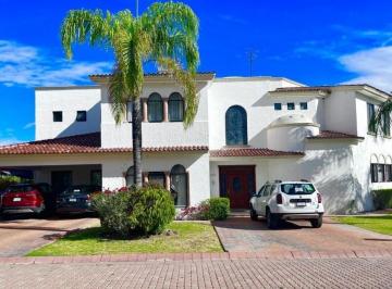 Casa de 4 habitaciones, Aguascalientes · Casas en Venta en Aguascalientes Sur en Jardines del Lago Excelentes Espacios