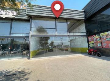 Local comercial · 144m² · 120 Estacionamientos · Local en Venta y Renta Plaza Bajío, Blvd. Hermanos Aldama 144 m²