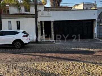 Casa · 578m² · 4 Recámaras · 4 Estacionamientos · Casa en Venta en Arcos de Guadalupe, Zapopan, Jalisco.