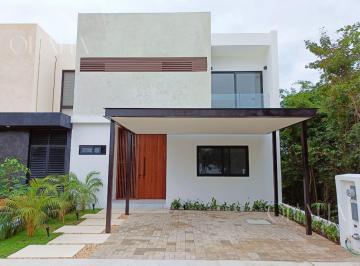 Casa · 220m² · 3 Recámaras · 2 Estacionamientos · Casa en Cumbres Residencial Rio