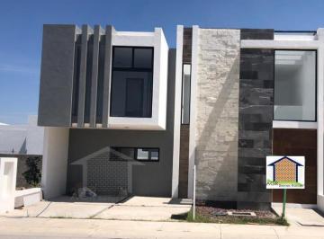 Casa · 215m² · 3 Recámaras · 3 Estacionamientos · Casa en Venta en La Reseva Juriquilla de Tres Recamaras con Sala de Tv