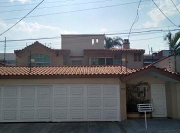 Casa · 365m² · 3 Recámaras · 3 Estacionamientos · Casa en Venta La Arbide, León Guanajuato