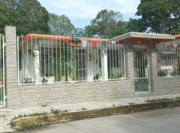 Casa · 210m² · 3 Recámaras · 4 Estacionamientos · Casa en Venta en Plutarco Elias Calles Col. Tampico - Altamira, Altamira, Tam.
