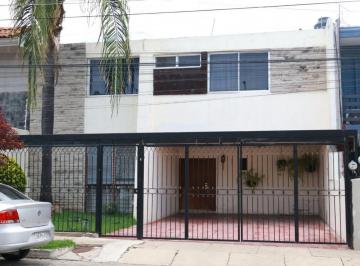 Casa de 4 habitaciones, Zapopan · Casa Renta Chapalita