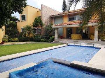 Casa · 763m² · 4 Recámaras · 3 Estacionamientos · Casa - Club de Golf Tabachines
