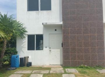 Casa · 65m² · 2 Recámaras · 2 Estacionamientos · Casa en Renta, 2 Recámaras, 2 Niveles, Av 135, Jardines del Sur 2, Cancún
