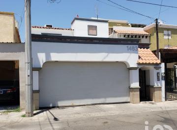 Casa · 168m² · 4 Recámaras · 2 Estacionamientos · Casa en Venta Villanova Diamante, Mexicali