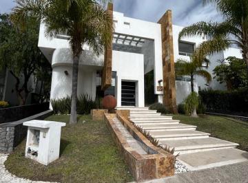 Casa de 4 habitaciones, Querétaro · Casa en Renta en Jurica Dentro del Regency Club Queretaro