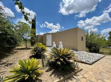 Quinta · 90m² · 2 Recámaras · 4 Estacionamientos · Quinta en Venta en Montemorelos Nuevo Leon Allende Santiago Carretera Nacional Los Laureles