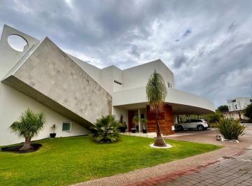 Casa de 4 habitaciones, Querétaro · Casa en Venta en Privada en Jurica Queretaro