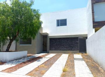 Casa de 3 habitaciones, Querétaro · Casa en Venta en Querétaro ¡Jardín Espectacular, Recamara en Pb!