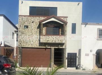 Casa · 404m² · 4 Recámaras · 2 Estacionamientos · Casa en Venta en La Escondida