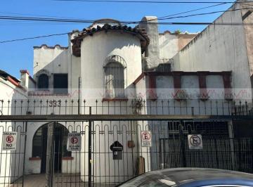 Casa uso de suelo · 350m² · 2 Recámaras · 2 Estacionamientos · Casa con Uso de Suelo en Renta en Monterrey
