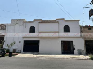 Casa · 370m² · 4 Recámaras · 1 Estacionamiento · Casa en Renta en Las Cumbres