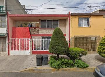 Casa de 3 habitaciones, Iztapalapa · Venta de Casa en Constitución de 1917, Iztapalapa.