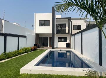 Casa · 320m² · 6 Recámaras · 2 Estacionamientos · Casa Nueva en Venta, Fraccionamiento Las Brisas Cuernavaca