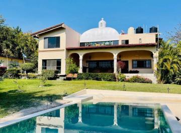 Casa · 650m² · 4 Recámaras · 10 Estacionamientos · Casa en Venta Para Fin de Semana o Renta Vacacional Cerca de Tequesquitengo, Cuernavaca