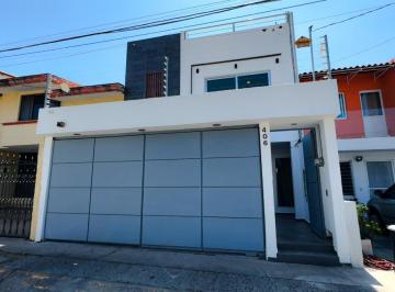 Casa en condominio de 4 habitaciones, Zapopan · Renta Amueblada en Coto Paseos Universidad