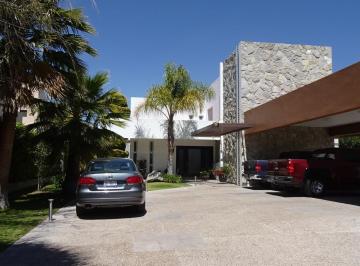 Casa de 4 habitaciones, Querétaro · Casa con 4 Habitaciones en Venta, 1301 m² Superficie de Terreno, El Campanario