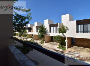 Casa en condominio · 139m² · 2 Recámaras · 2 Estacionamientos · Townhouse en Venta con Rooftop en Cholul