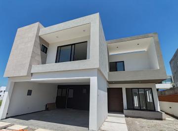 Casa · 220m² · 3 Recámaras · 2 Estacionamientos · Casa en Venta en Veracruz Punta Tiburón Alvarado Riviera Veracruzana