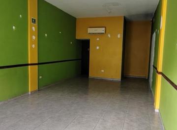 Local comercial · 80m² · 30 Estacionamientos · Local en Renta en Plaza Comercial Sobre Leones