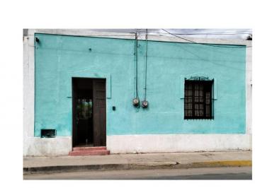 Casa · 130m² · 4 Recámaras · Casa en Venta en El Centro de Mérida, Completamente Remodelada, Zona Santa Ana