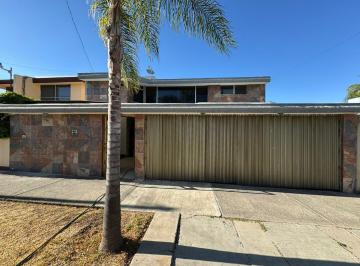 Casa de 4 habitaciones, Zapopan · Casa en Renta Cerca del Parque Metropolitano