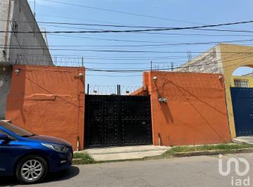 Casa · 287m² · 2 Recámaras · 4 Estacionamientos · Casa en Venta en Santa Clara Coatitla
