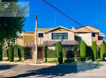 Casa · 420m² · 4 Recámaras · 2 Estacionamientos · Casa - Fraccionamiento Valle de San Javier
