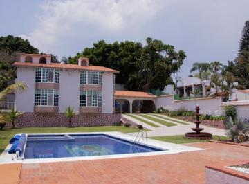 Casa · 600m² · 4 Recámaras · 6 Estacionamientos · Casa en Renta en Zona Dorada de Cuernavaca