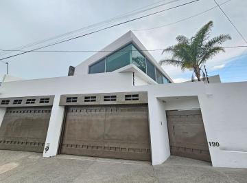 Casa de 4 habitaciones, Querétaro · Casa en Venta en Juriquilla, con Alberca Propia