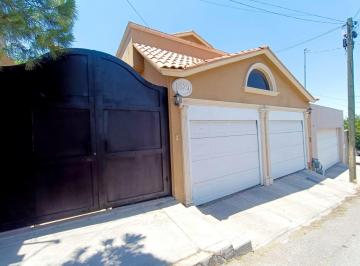 Casa de 3 habitaciones, Chihuahua · En Venta Linda Casa de 2 Plantas en Fracc. Lomas Universidad $3'850,000
