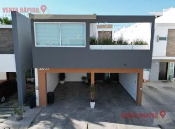 Casa · 214m² · 3 Recámaras · 2 Estacionamientos · Casa en Fraccionamiento Los Angeles