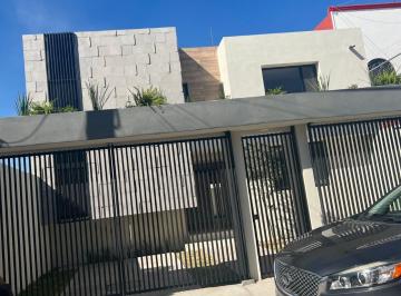 Casa de 3 habitaciones, Querétaro · Se Vende Moderna Casa, Remodelada en Colonia Carretas Queretaro
