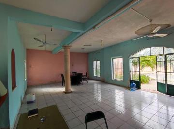 Casa · 403m² · 2 Recámaras · 6 Estacionamientos · Casa en Venta Merida, Centro a Unas Cuadras de La Plancha (Fvc - 2005)