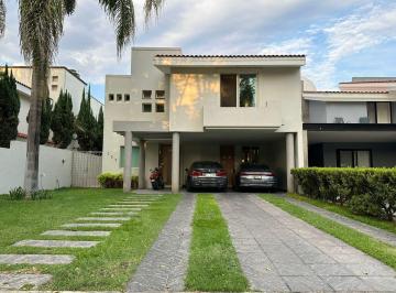 Casa de 3 habitaciones, Zapopan · Casa Estilo Contemporáneo Paseo San Raymundo 359 Valle Real, Zapopan, Jalisco