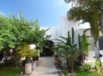 Casa · 950m² · 3 Recámaras · 6 Estacionamientos · Residencia Premium de Una Planta San Ramon Norte Merida Yucatan
