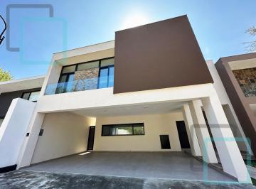 Casa · 471m² · 3 Recámaras · 3 Estacionamientos · Casa en Venta La Joya Residencial Zona Carretera Nacional Monterrey