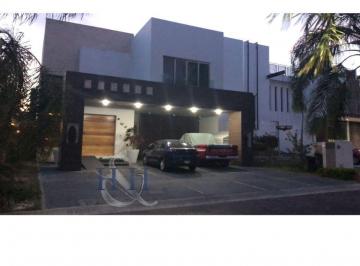 Casa de 4 habitaciones, Tlajomulco de Zúñiga · Residencia de Lujo en Condominio Privado