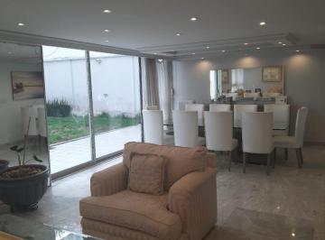 Casa · 250m² · 3 Recámaras · 2 Estacionamientos · Casa en Venta, Tecamachalco en Parte Baja con Gran Jardín