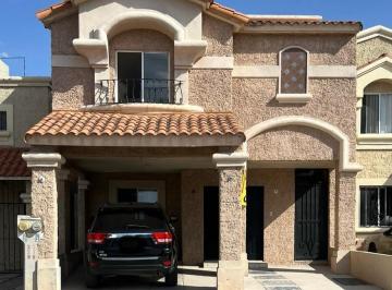 Casa · 153m² · 3 Recámaras · 1 Estacionamiento · Casa Venta en Lomas de Montecarlo 1,890,000